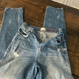 Alice and Olivia distressed jeans sz 25